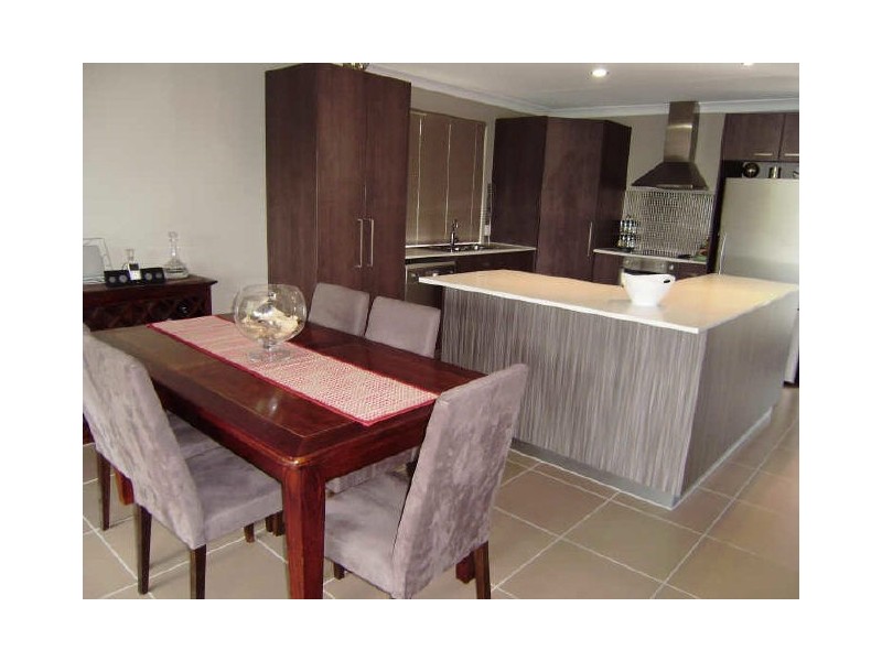 33 Bartlett Avenue, Nerang QLD 4211