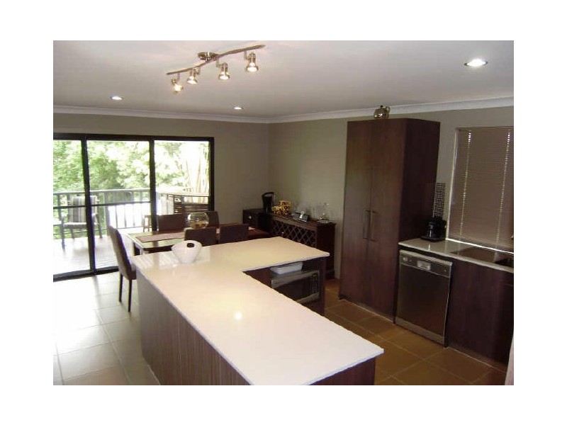 33 Bartlett Avenue, Nerang QLD 4211