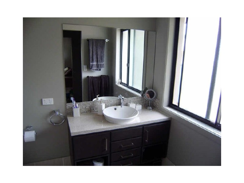 33 Bartlett Avenue, Nerang QLD 4211