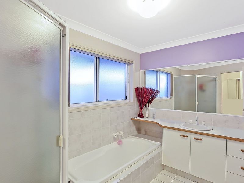 4 Nottingham Place, Highland Park QLD 4211