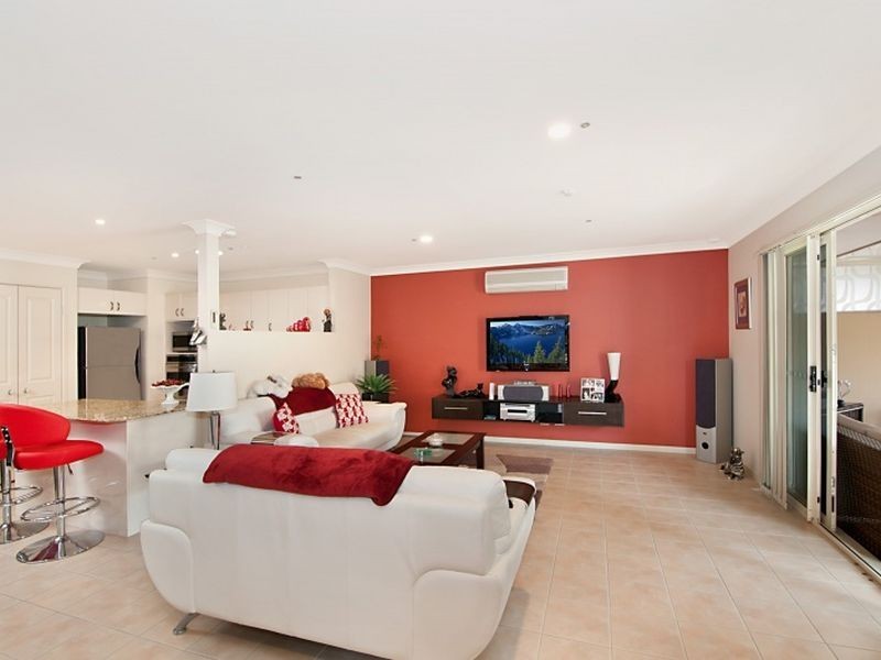 2/2 Josh Court, Ashmore QLD 4214