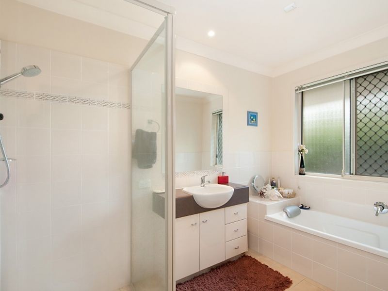 2/2 Josh Court, Ashmore QLD 4214