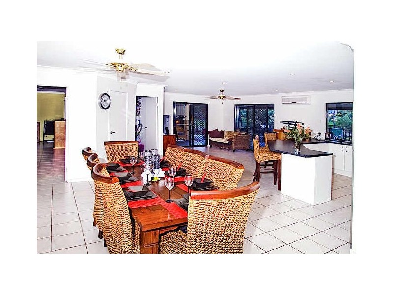 2 John Wayne Close, Maudsland QLD 4210