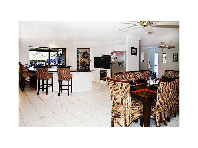 2 John Wayne Close, Maudsland QLD 4210