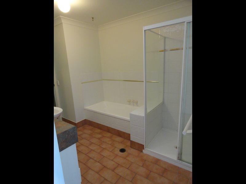 8/6 Ben Lomond Drive, Highland Park QLD 4211