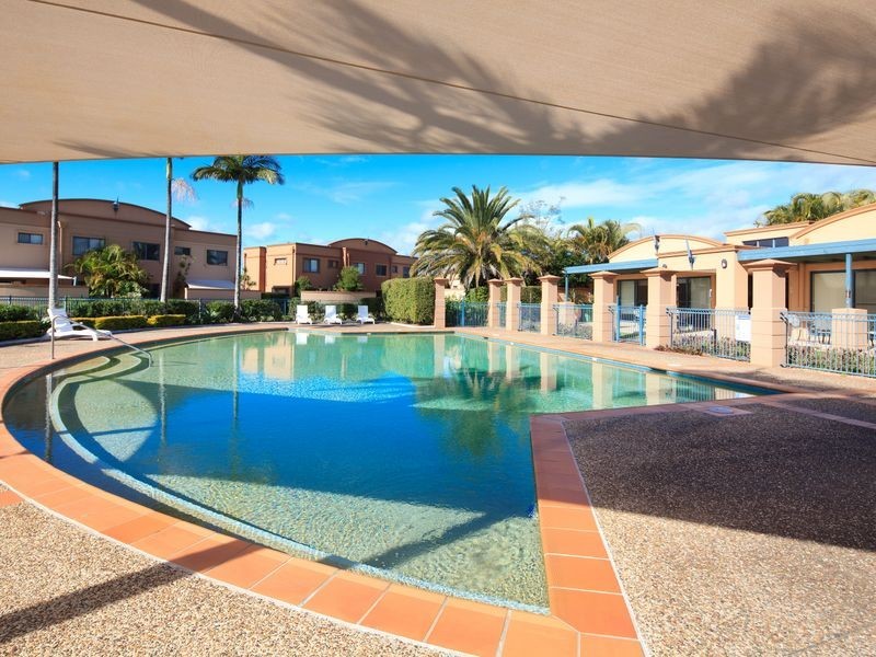 6/117 Palm Meadows Drive, Carrara QLD 4211