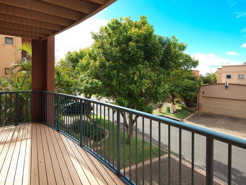6/117 Palm Meadows Drive, Carrara QLD 4211