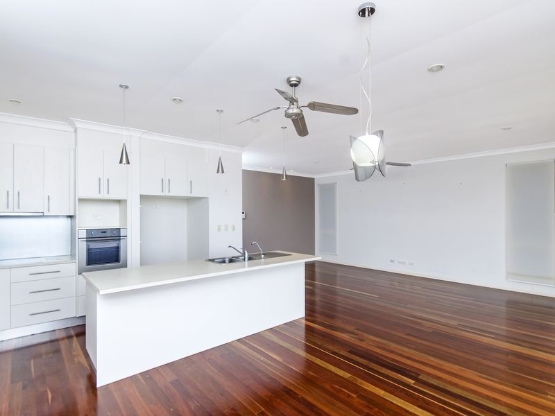 13 Mercure Place, Highland Park QLD 4211