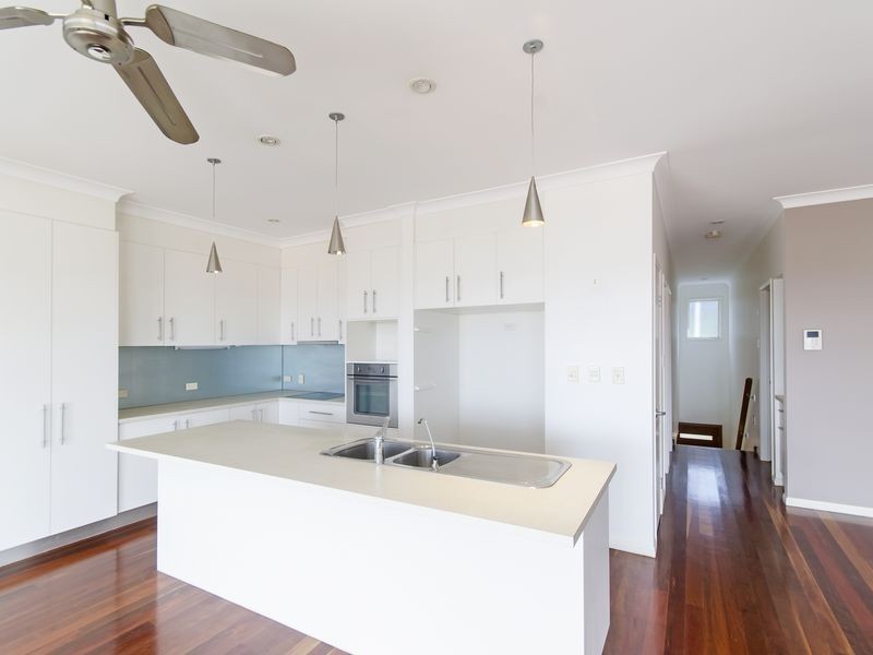 13 Mercure Place, Highland Park QLD 4211