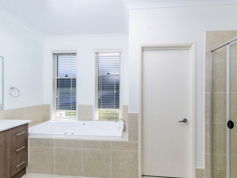 13 Mercure Place, Highland Park QLD 4211