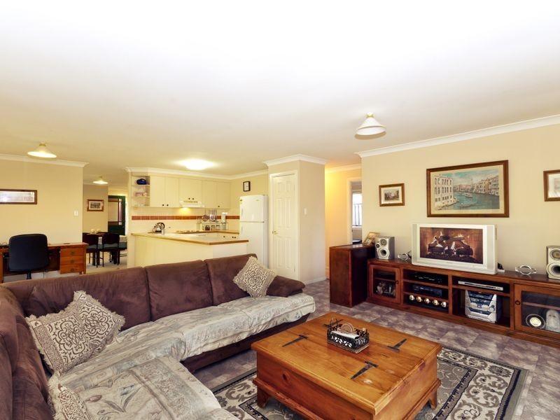 8 Adalong Place, Nerang QLD 4211
