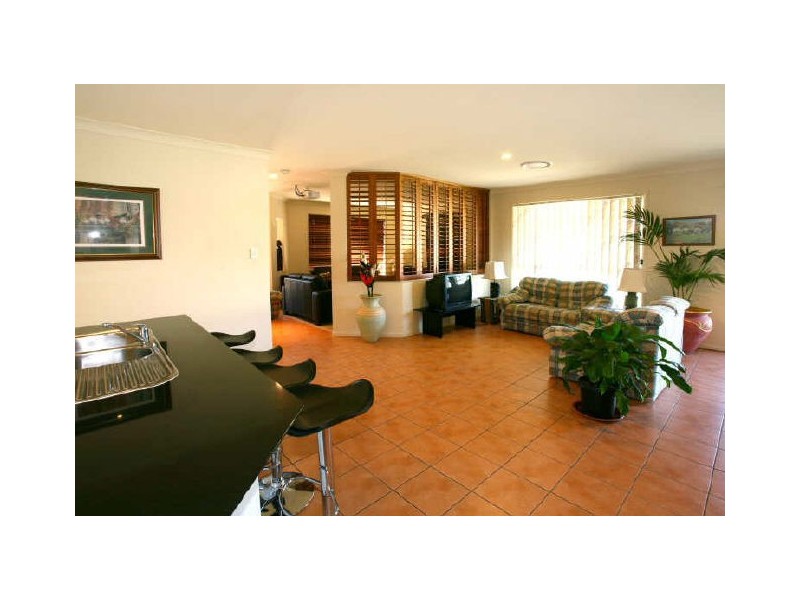 6 Josh Court, Ashmore QLD 4214