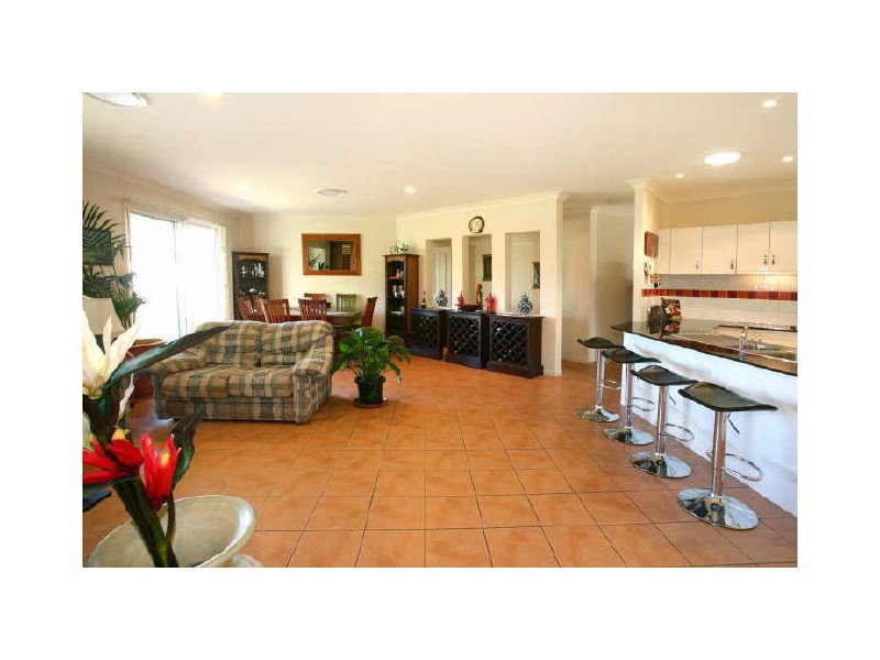 6 Josh Court, Ashmore QLD 4214