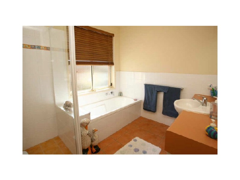 6 Josh Court, Ashmore QLD 4214