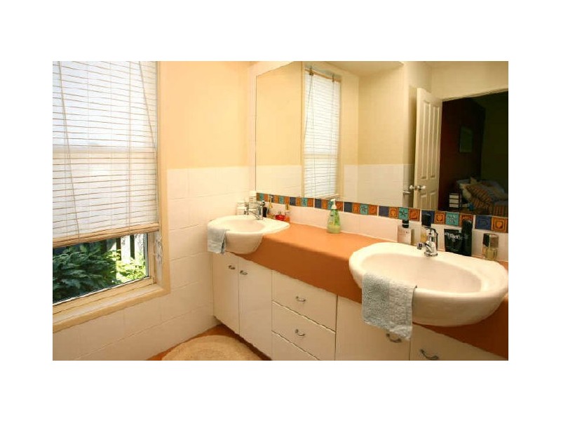 6 Josh Court, Ashmore QLD 4214