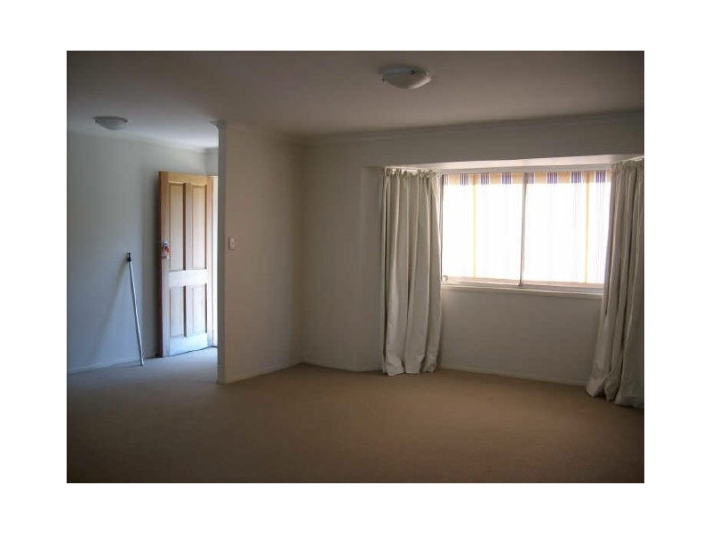 81 Wardoo Street, Southport QLD 4215