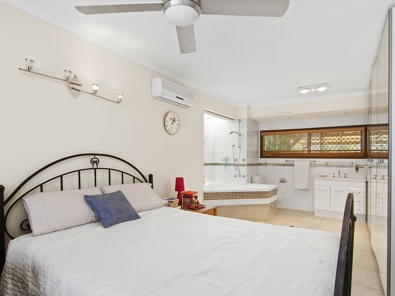 8 Eamonn Court, Highland Park QLD 4211