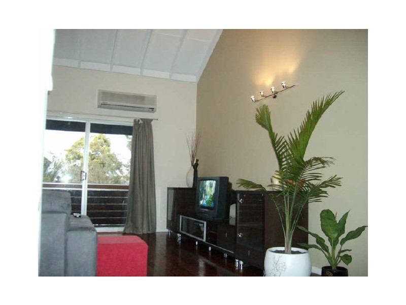 28 Nerang-Broadbeach Road, Nerang QLD 4211