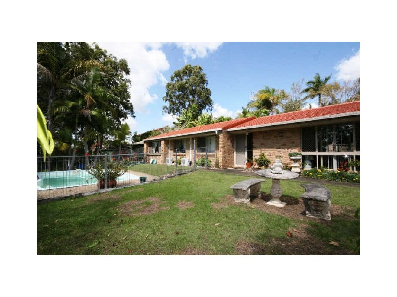 15 Lytham Court, Highland Park QLD 4211