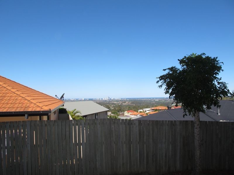 124a Armstrong Way, Highland Park QLD 4211