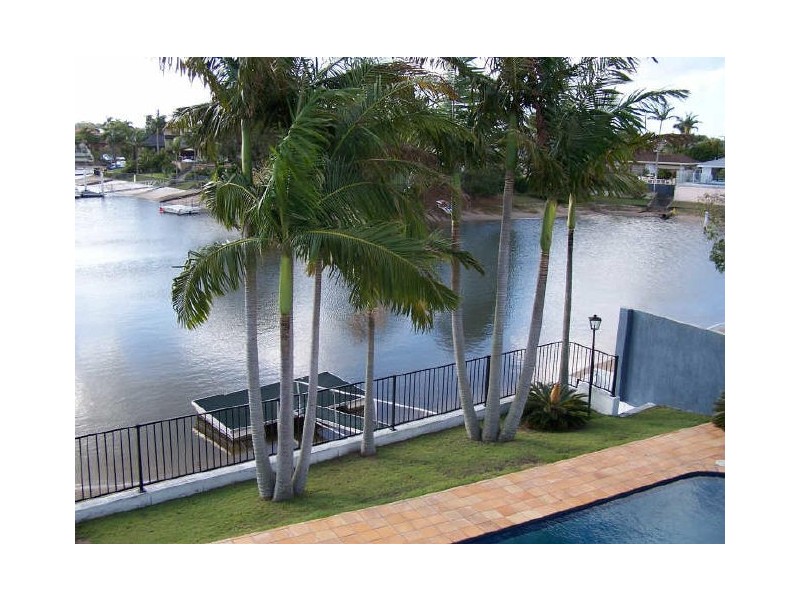 11 Tosti Street, Bundall QLD 4217