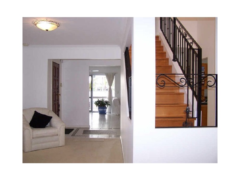 11 Tosti Street, Bundall QLD 4217