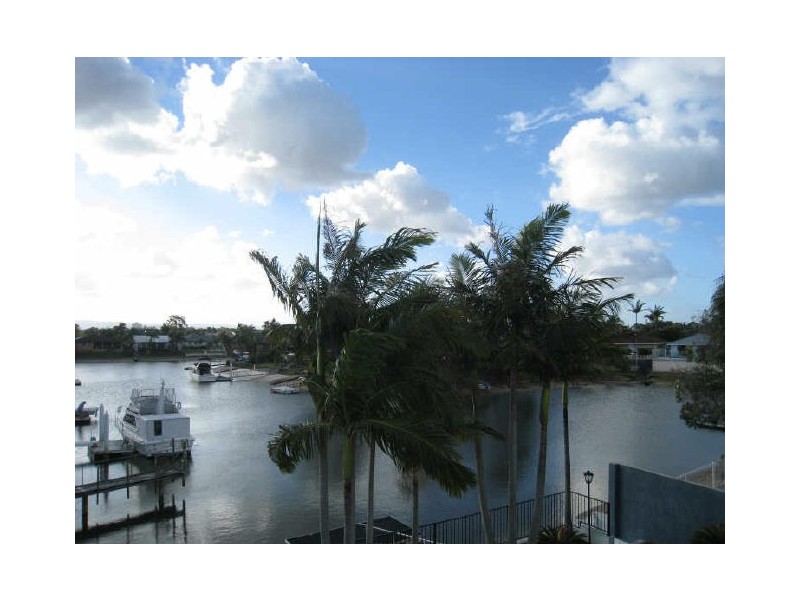 11 Tosti Street, Bundall QLD 4217