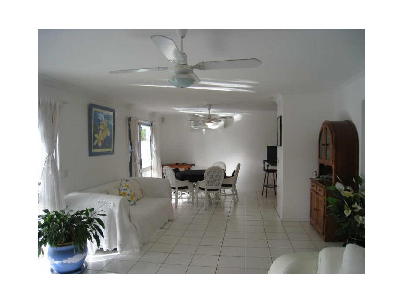 11 Tosti Street, Bundall QLD 4217