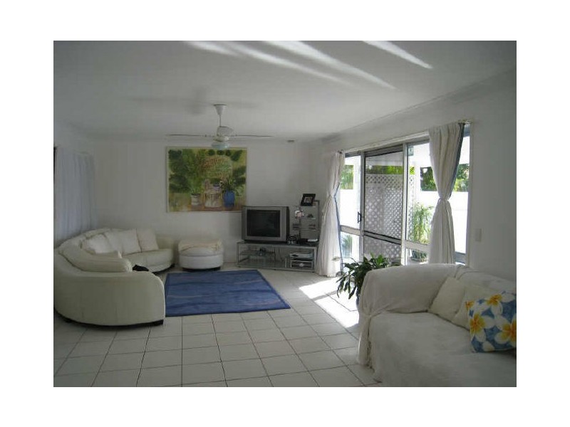 11 Tosti Street, Bundall QLD 4217