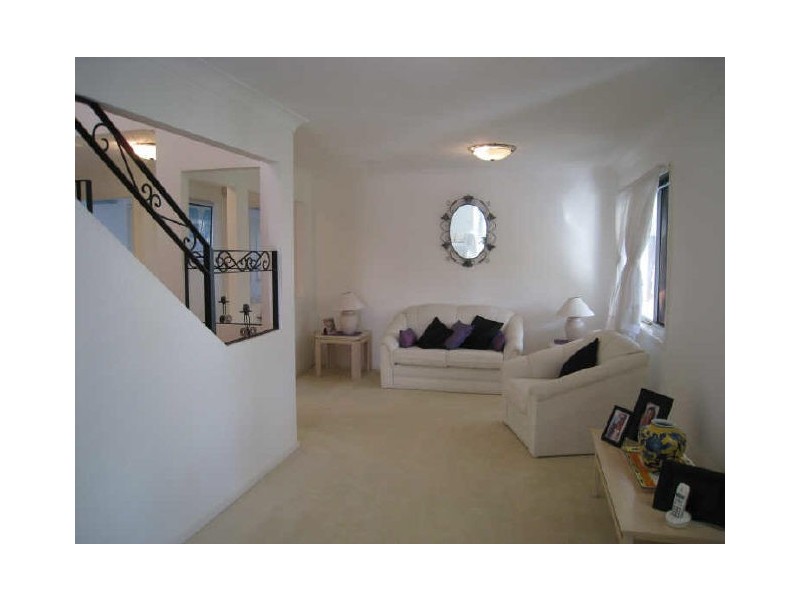 11 Tosti Street, Bundall QLD 4217