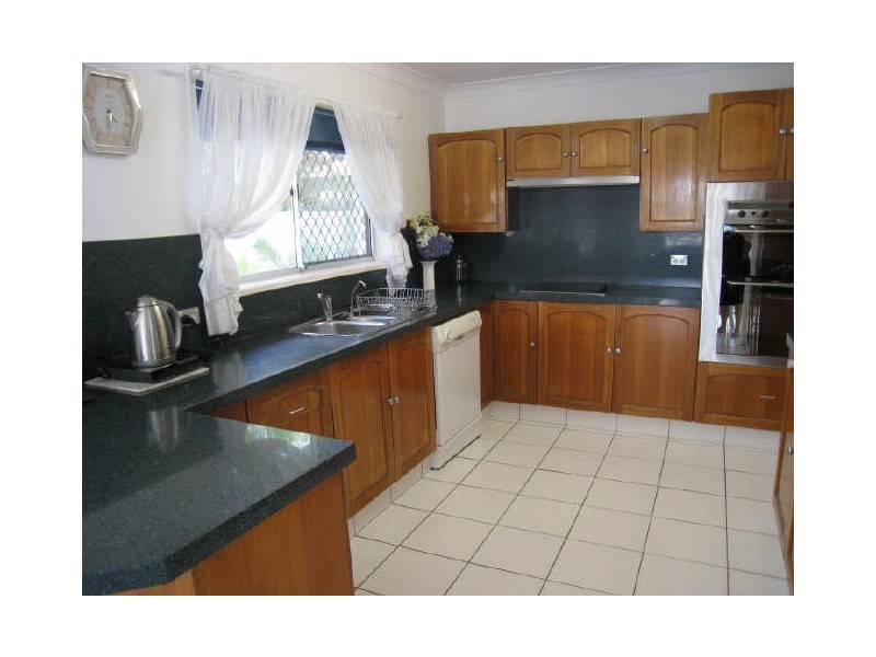 11 Tosti Street, Bundall QLD 4217