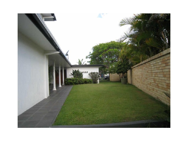 11 Tosti Street, Bundall QLD 4217