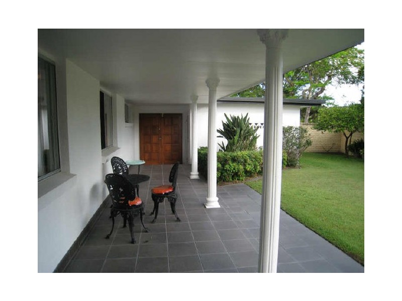 11 Tosti Street, Bundall QLD 4217