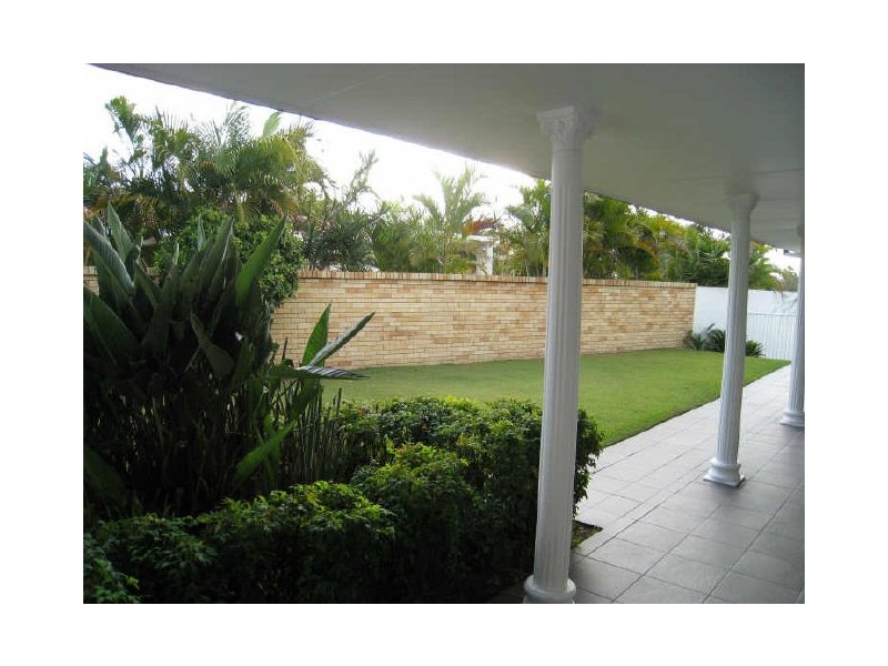 11 Tosti Street, Bundall QLD 4217