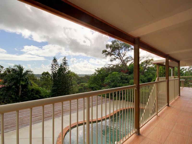 167 Alexander Drive, Highland Park QLD 4211