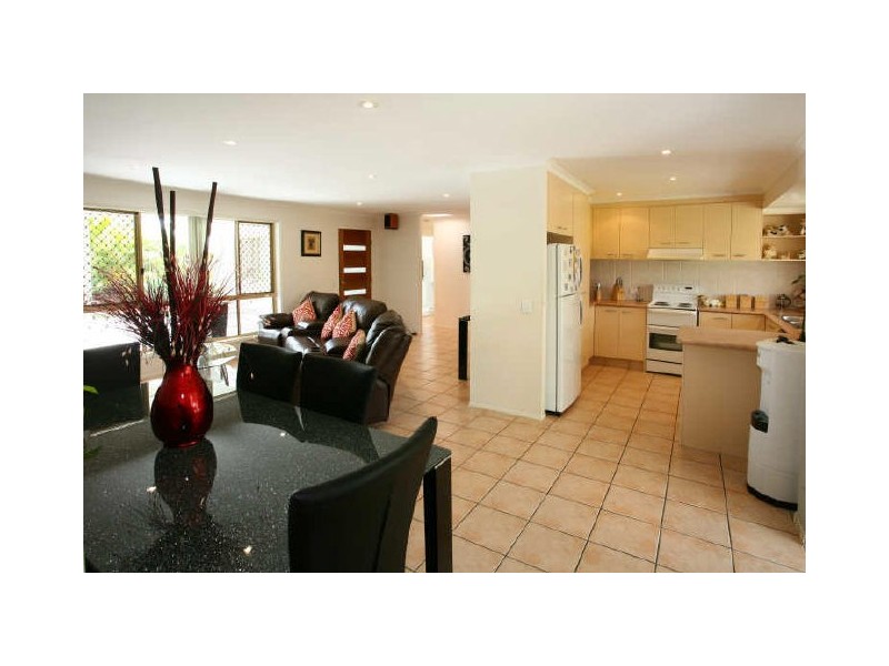 37 Quigan Terrace, Highland Park QLD 4211