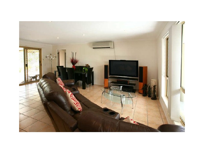 37 Quigan Terrace, Highland Park QLD 4211