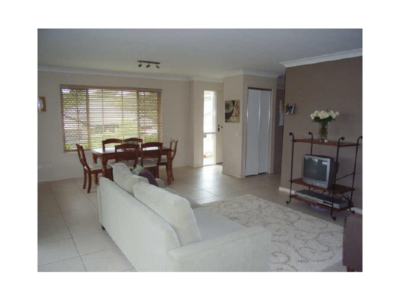 2/1 Abbey Rose Way, Nerang QLD 4211