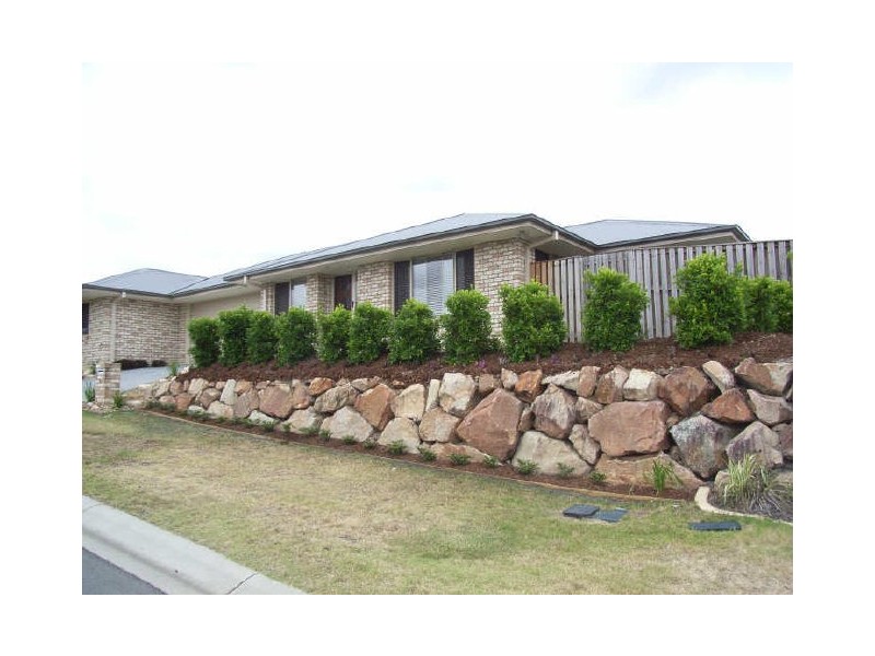 2/1 Abbey Rose Way, Nerang QLD 4211