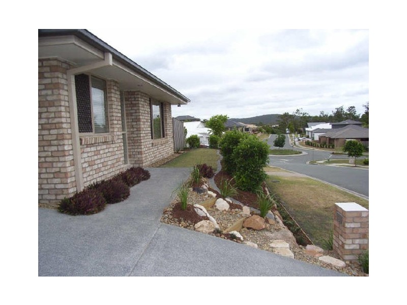 2/1 Abbey Rose Way, Nerang QLD 4211
