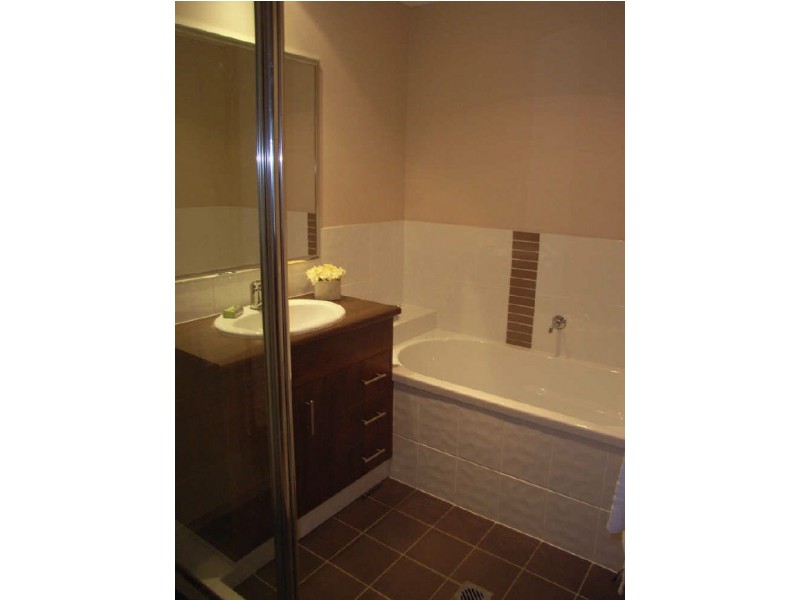 2/1 Abbey Rose Way, Nerang QLD 4211