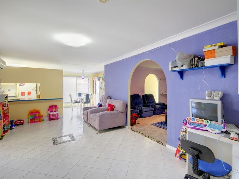 6 Perth Square, Highland Park QLD 4211