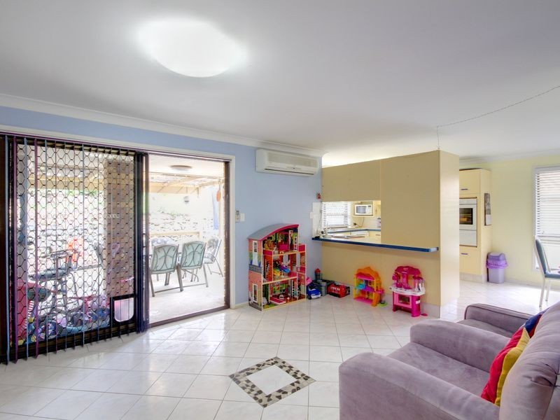 6 Perth Square, Highland Park QLD 4211