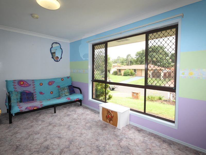 6 Perth Square, Highland Park QLD 4211