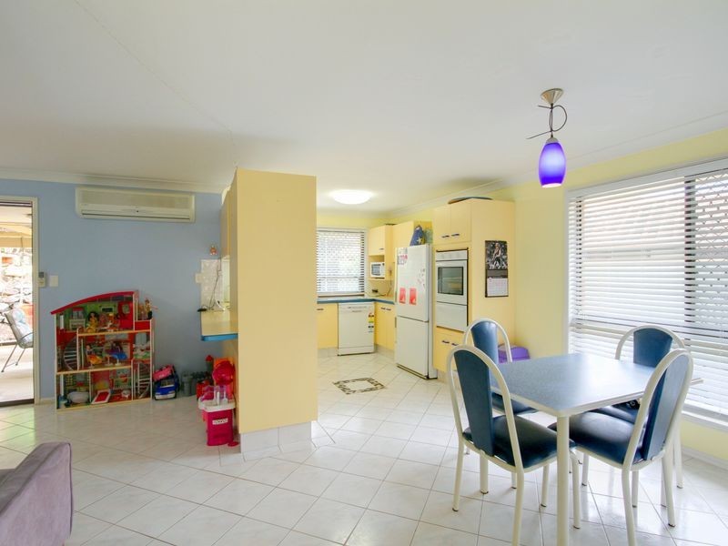 6 Perth Square, Highland Park QLD 4211