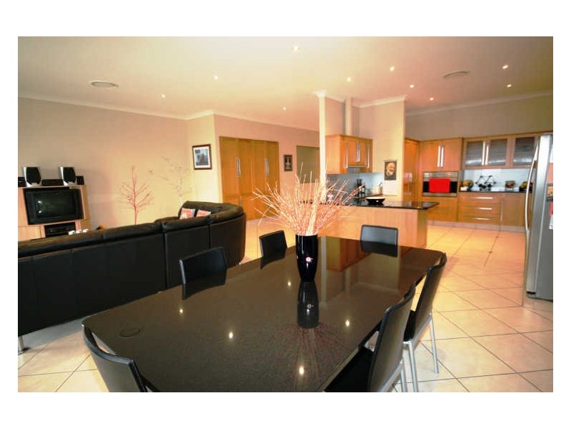 19 Marriott Way, Highland Park QLD 4211