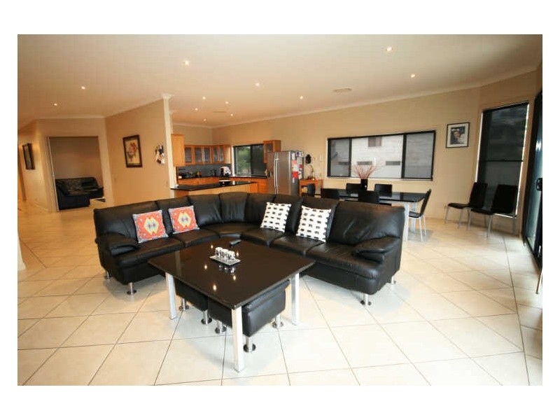 19 Marriott Way, Highland Park QLD 4211