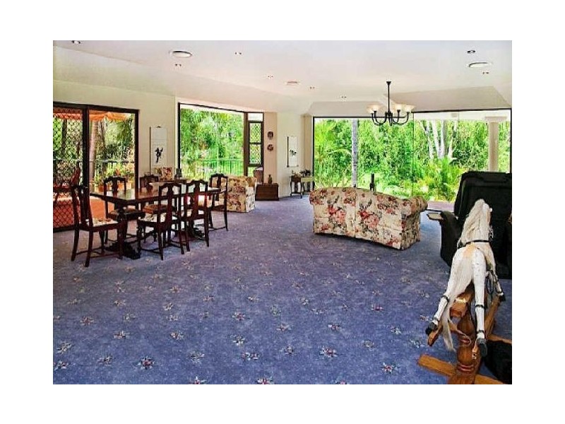 39 Winderadeen Drive, Highland Park QLD 4211