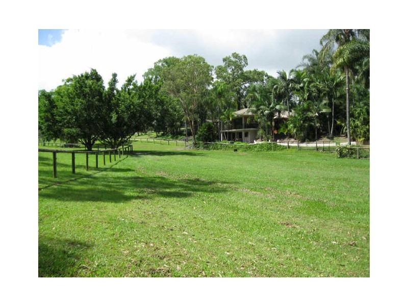 39 Winderadeen Drive, Highland Park QLD 4211