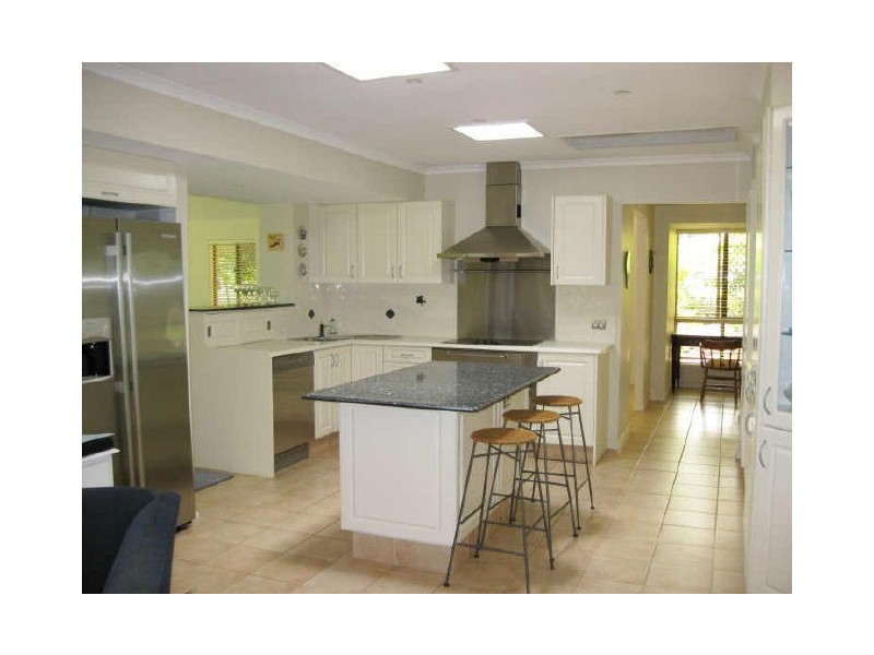 39 Winderadeen Drive, Highland Park QLD 4211